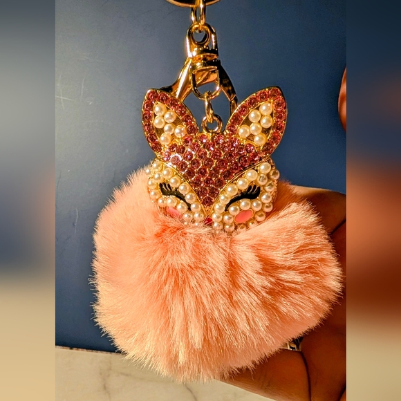 Peach Fox Fur & Pearl Keychain/ Bag Charm - Picture 3 of 5